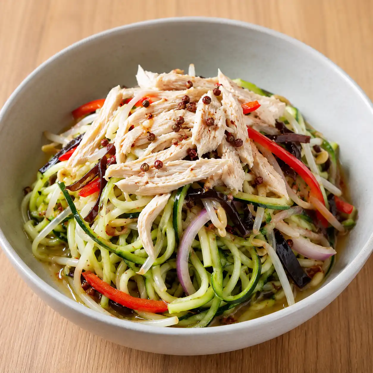 麻香雞肉櫛瓜麵感冷醃碗