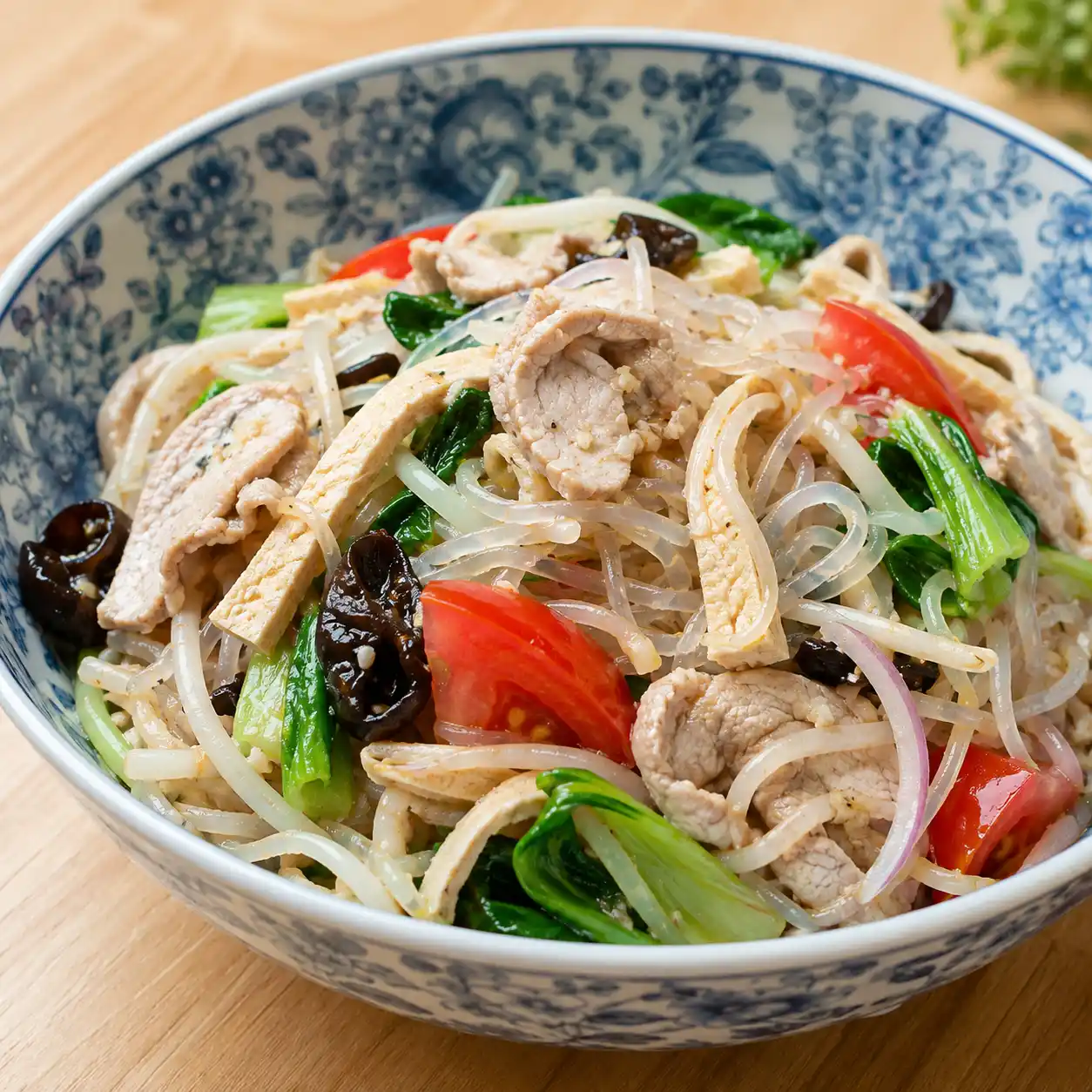 蒜胡椒豆皮肉片蒟蒻麵