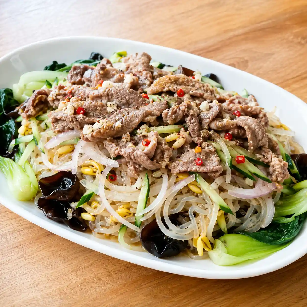 椒麻牛肉蒟蒻冷麵盤
