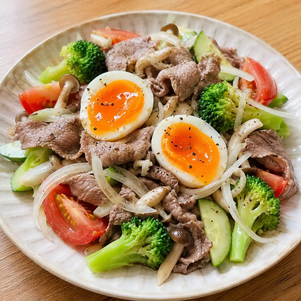 黑胡椒牛肉溏心蛋沙拉