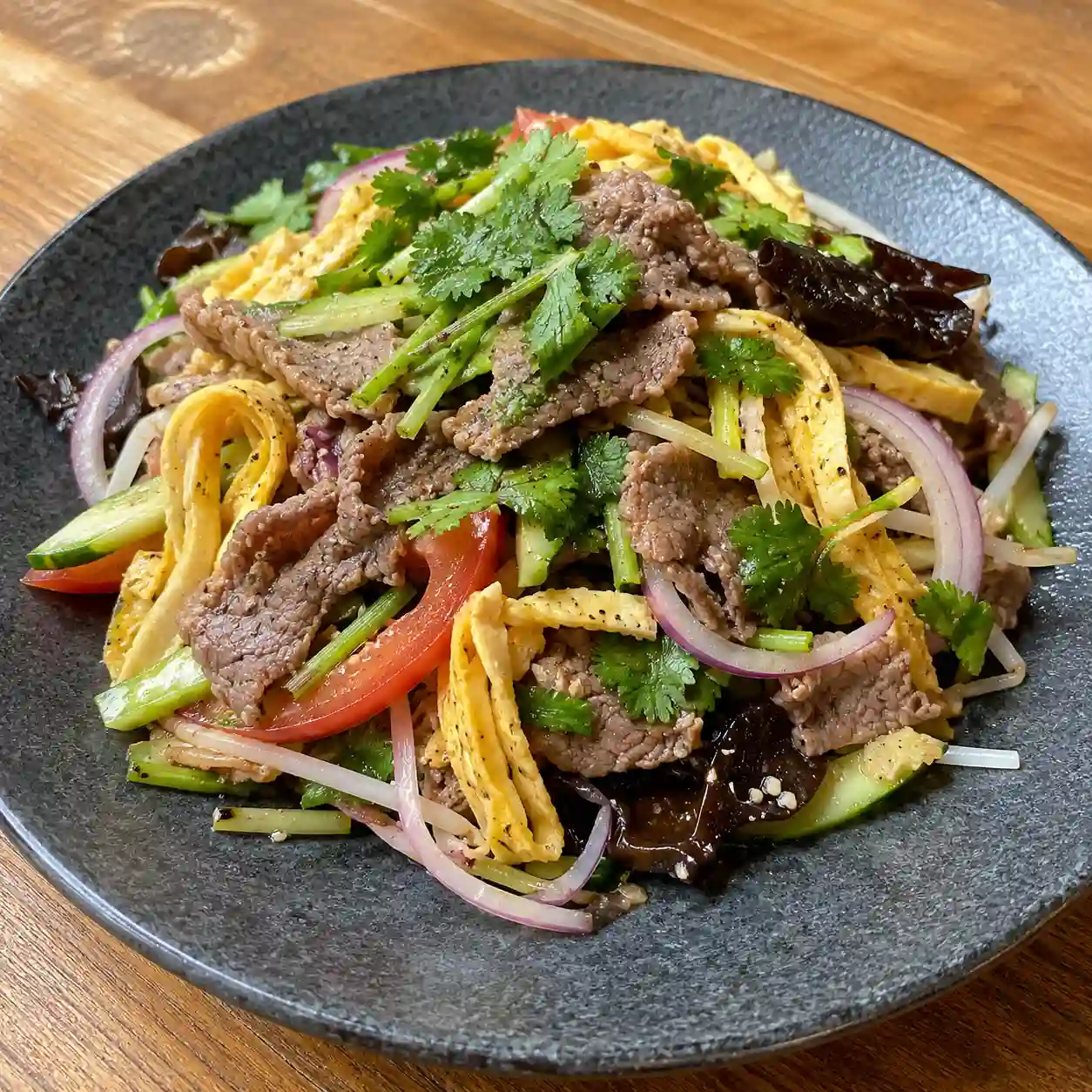 香菜胡椒牛肉蛋絲涼拌