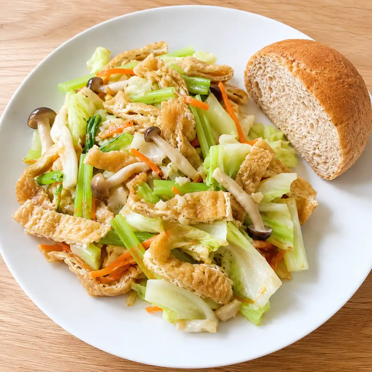 蒜香豆皮高麗菜餐包盤