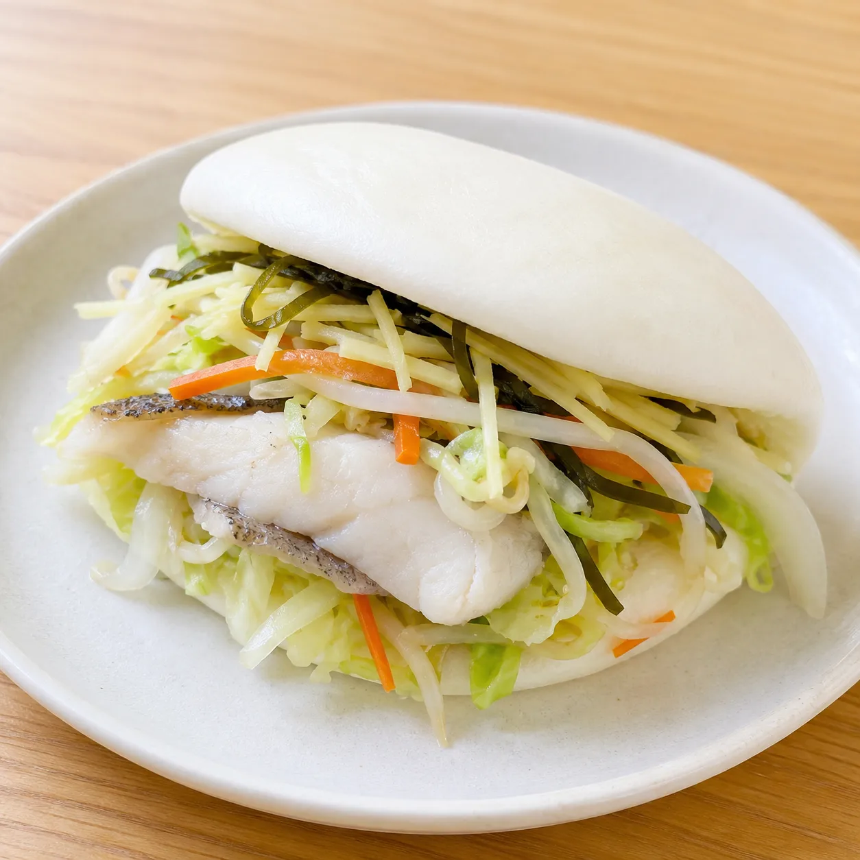 薑絲魚片高麗菜半饅頭夾