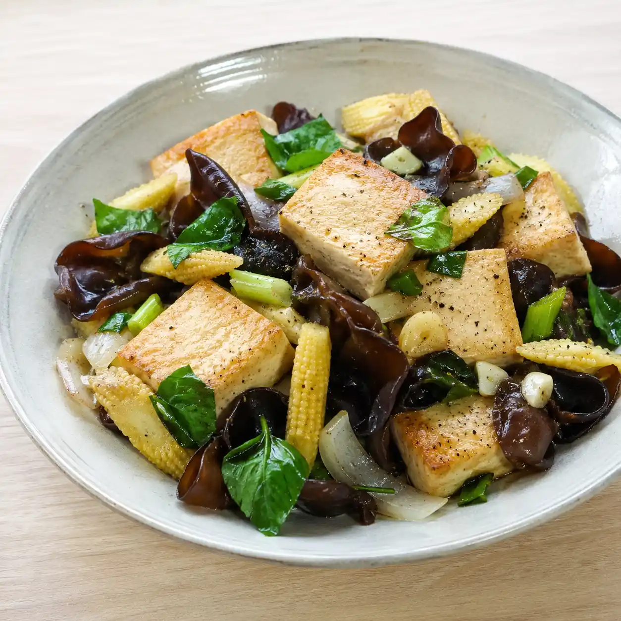 黑木耳板豆腐小炒