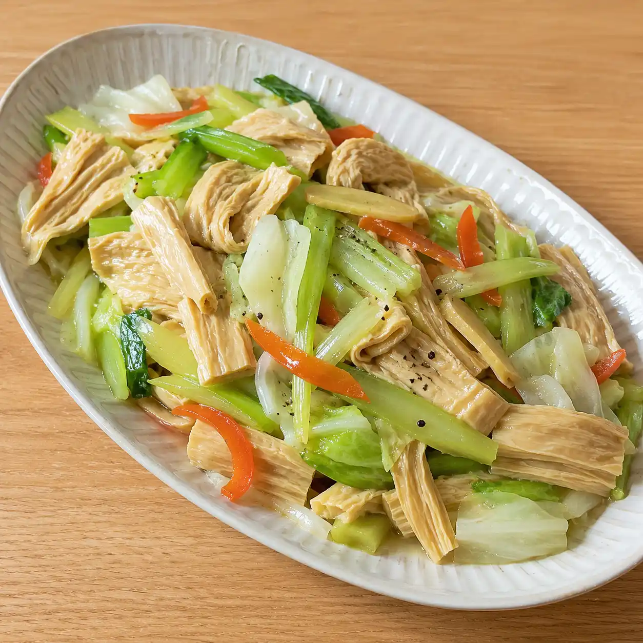 豆包炒芹菜高麗菜