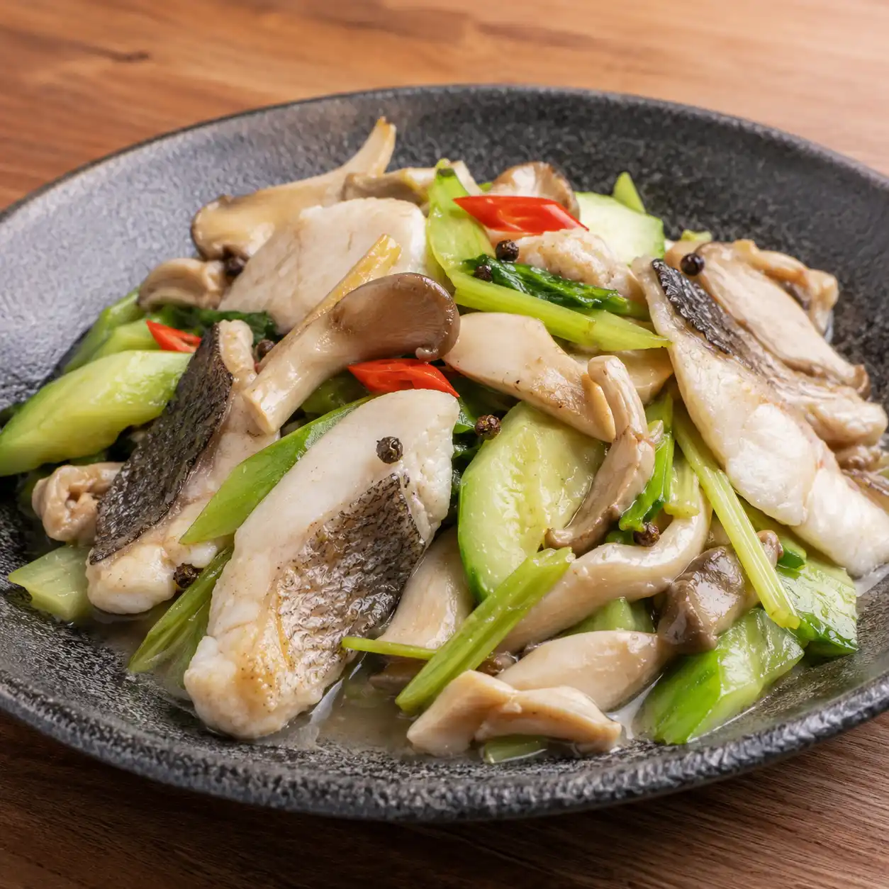 鱸魚秀珍菇雙鮮炒