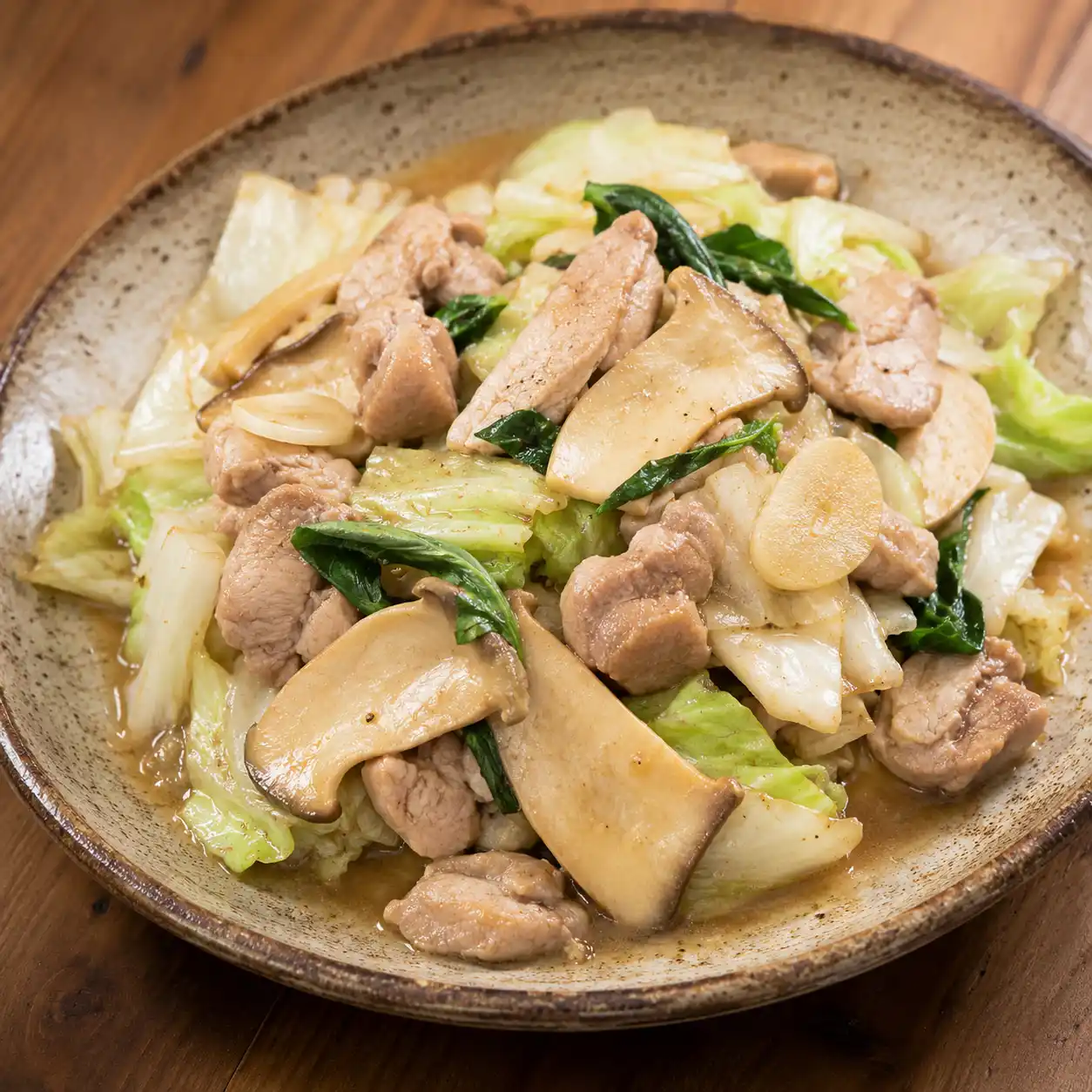 雞腿炒杏鮑菇高麗菜