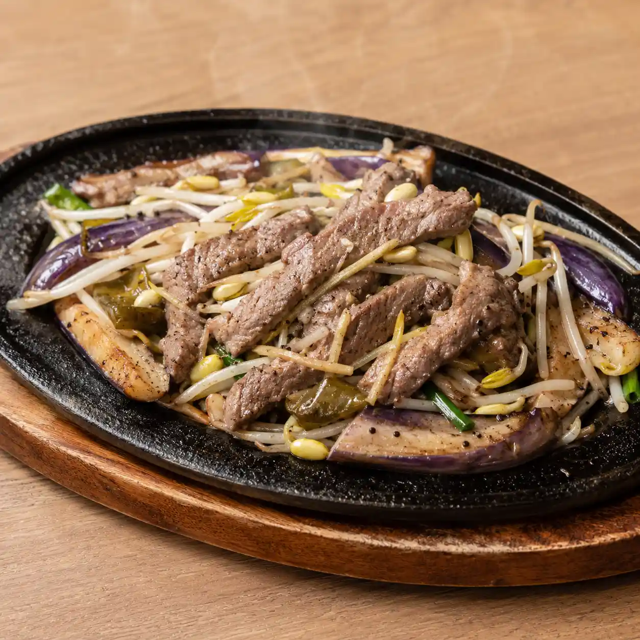 黑胡椒鐵板牛柳黃豆芽