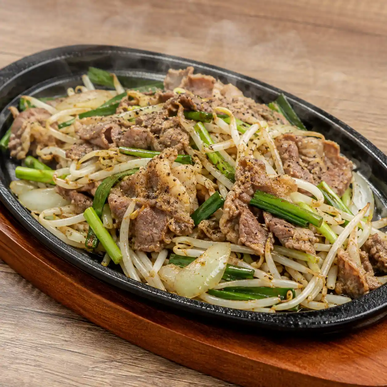 黑胡椒鐵板羊肉片綠豆芽