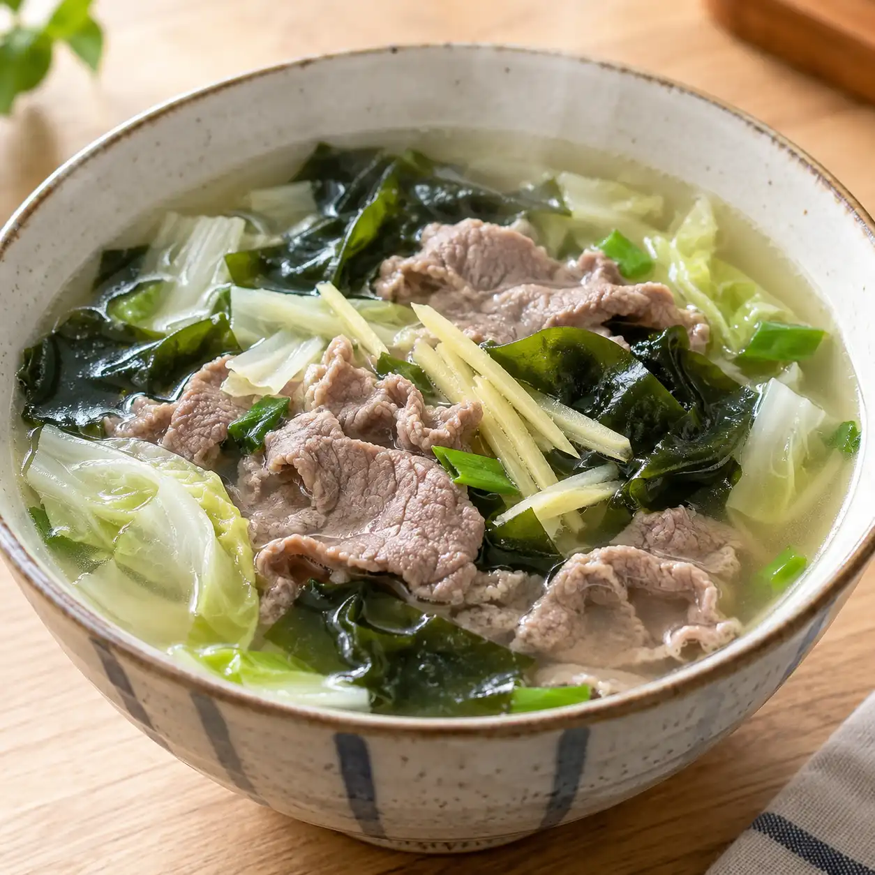 牛肉片海帶芽清湯